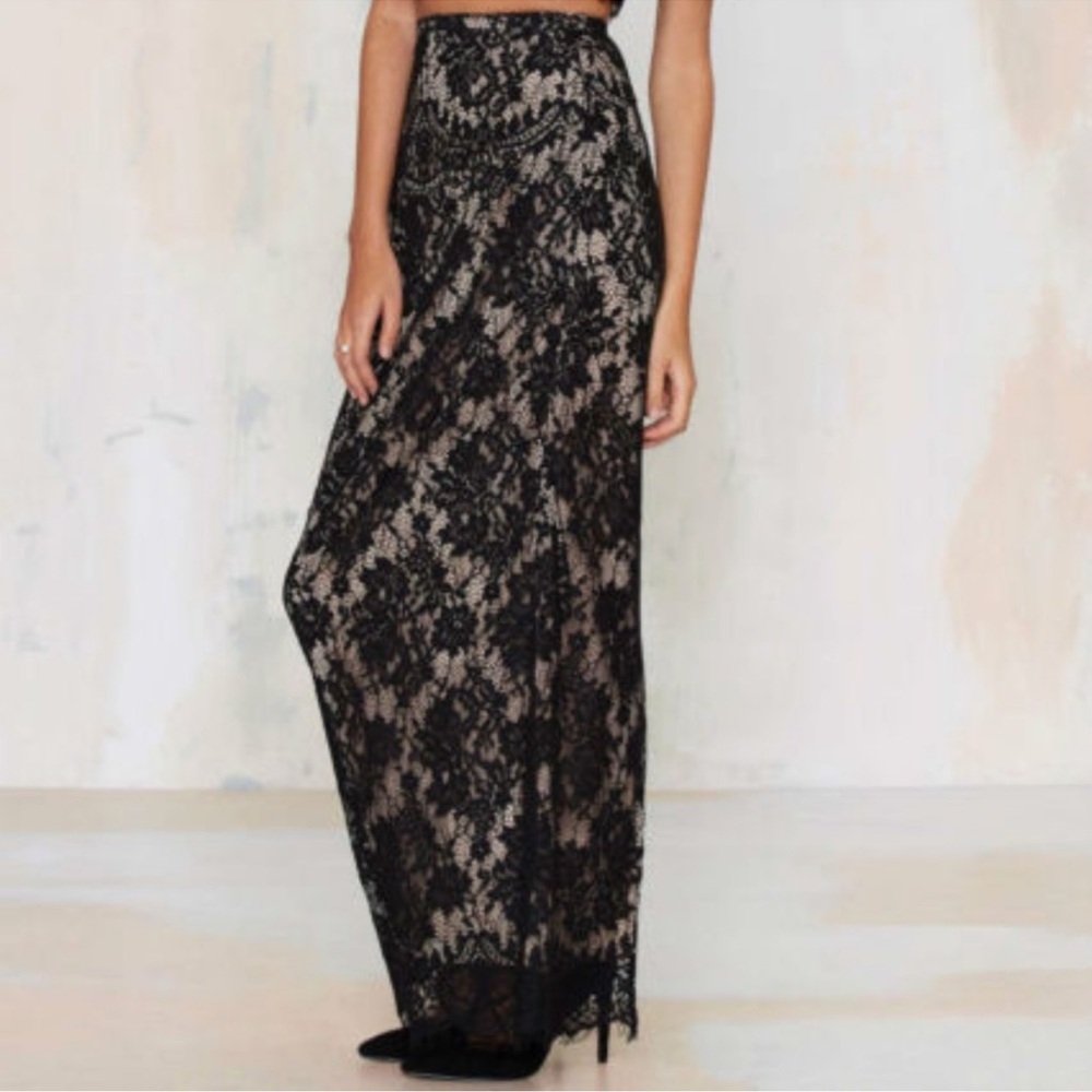 The Jetset Diaries Elegant Black Lace Maxi Skirt - Picture 4 of 8